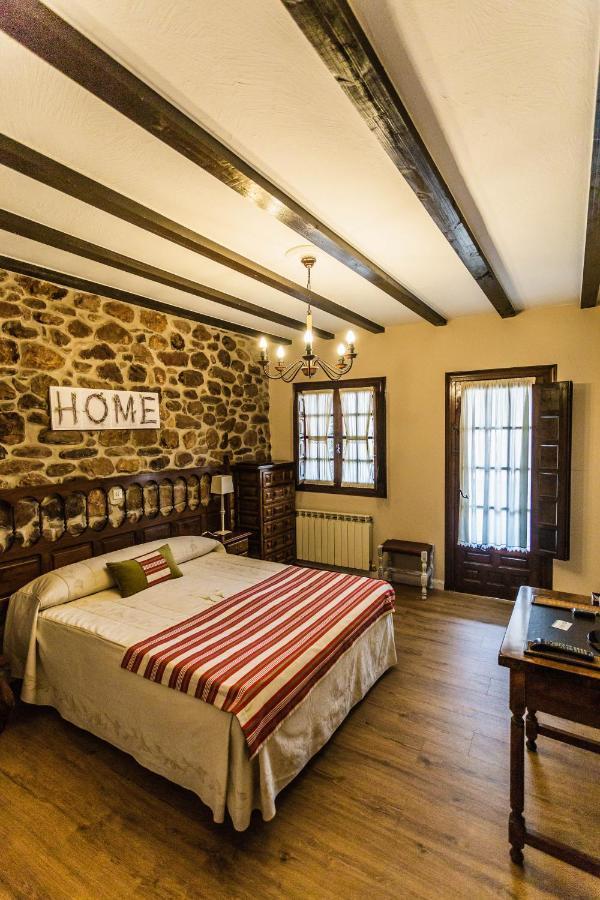 Posada Real La Montanesa Corrales De Buelna Eksteriør billede