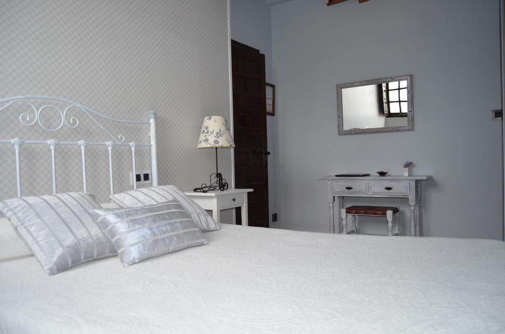 Posada Real La Montanesa Corrales De Buelna Værelse billede