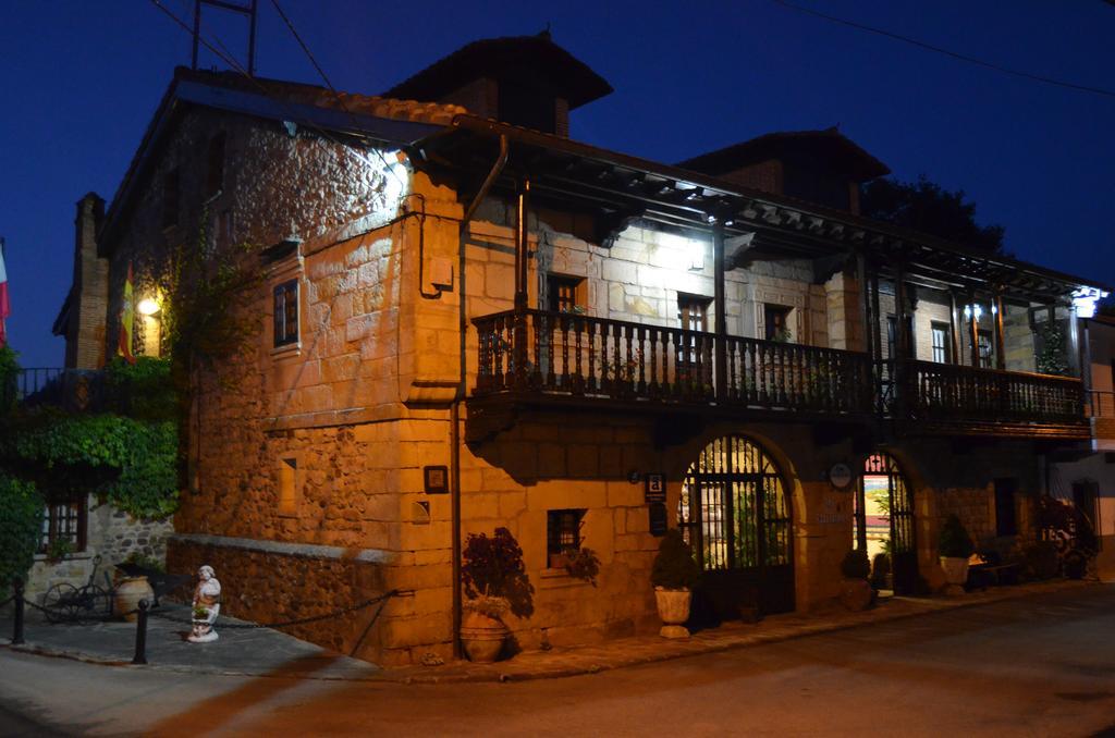 Posada Real La Montanesa Corrales De Buelna Eksteriør billede