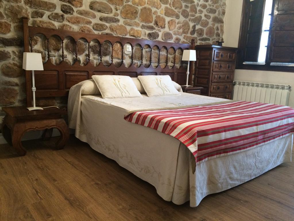 Posada Real La Montanesa Corrales De Buelna Eksteriør billede